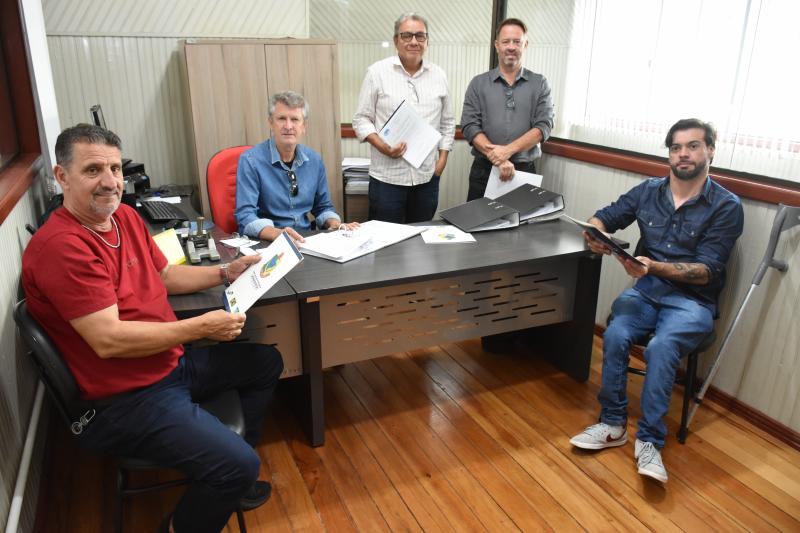 Comissões da Câmara analisam projetos de reposição salarial para servidores municipais